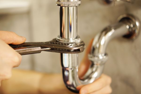 10 common plumbing problems and how to fix them safely at home